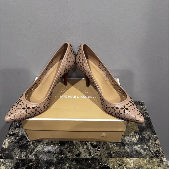 Micheal Kors Women's MK Flex Mid Perforated Pumps Nude SZ: 9M - Picture 3 of 16
